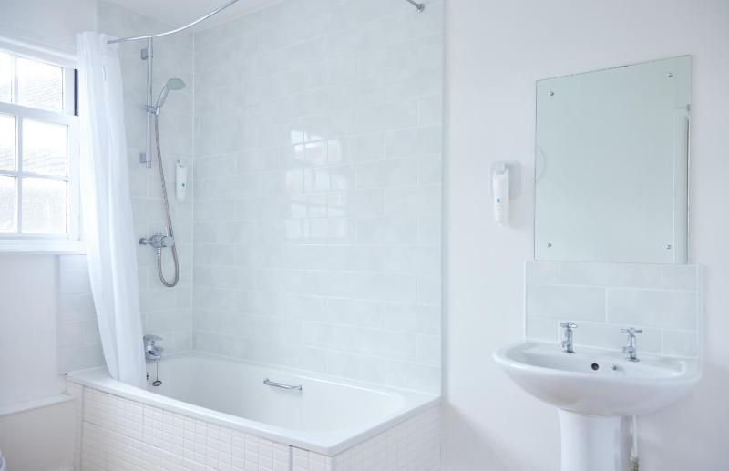 Twin Room image 1
