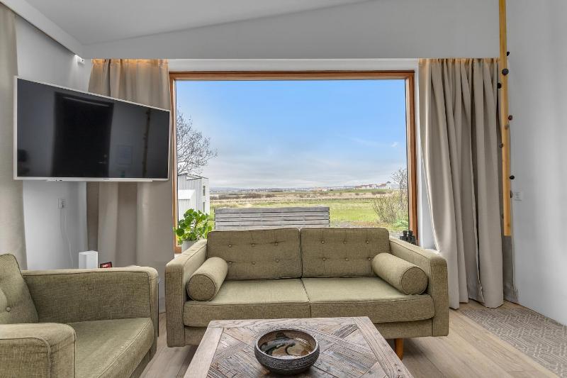Studio Apartment with Sea View image 1
