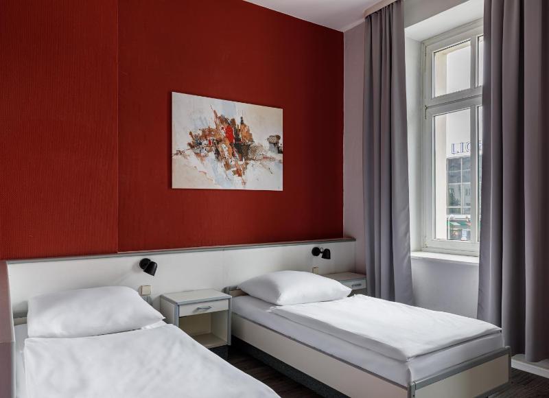Standard Double or Twin Room image 1