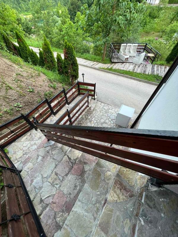 Studio Apartment - image 10