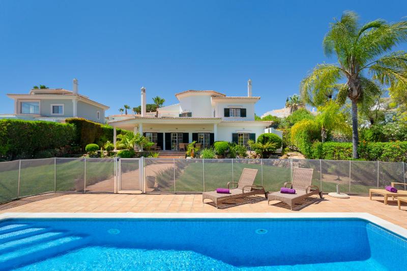 Four-Bedroom Villa with Private Pool image 3