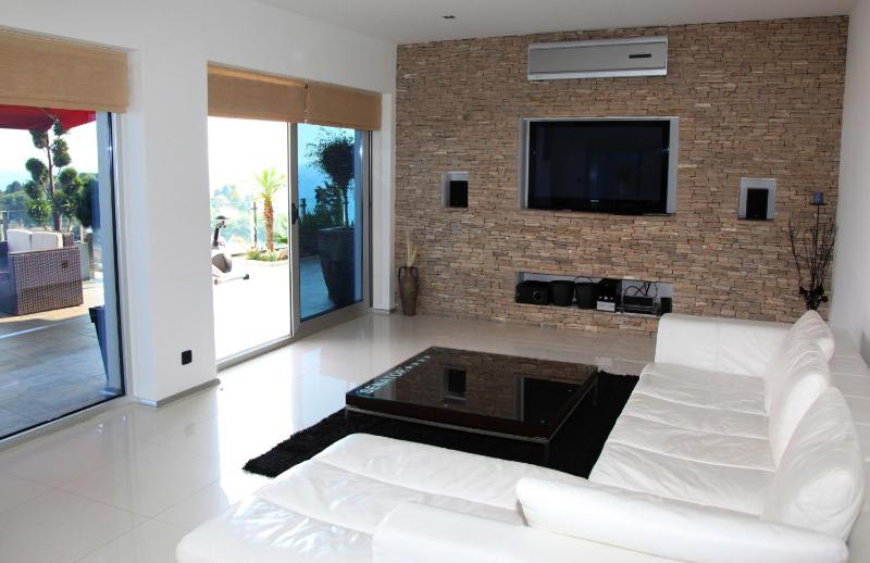 Superior Two-Bedroom Apartment with Terrace and Sea View image 3