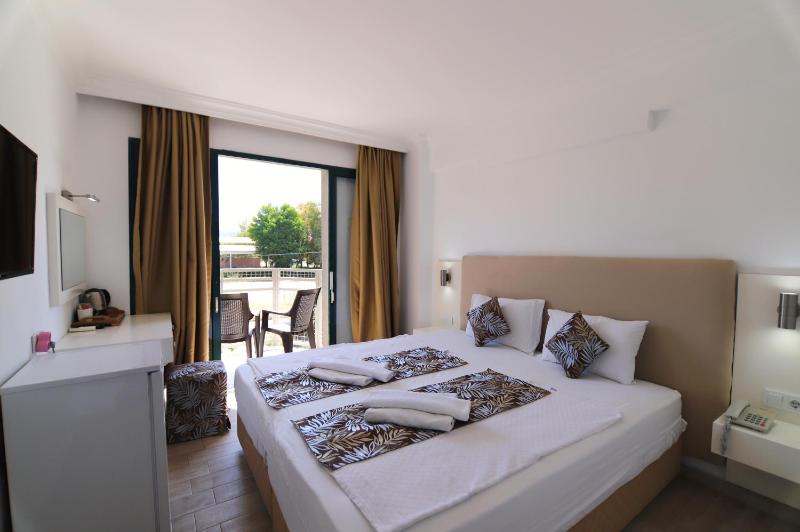 Double or Twin Room with Balcony image 1