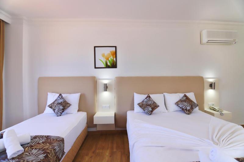 Double or Twin Room with Balcony image 3