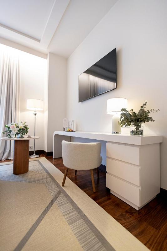 Dreamer Double or Twin Room image 4
