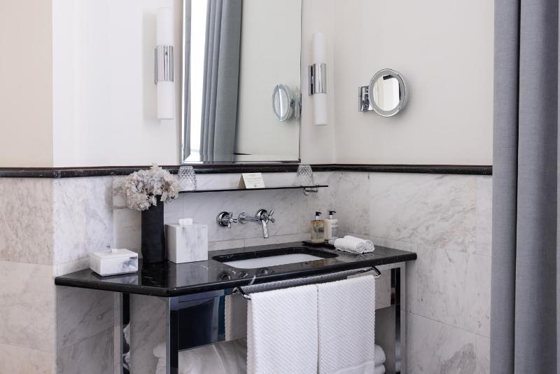 Double or Twin Room with Garden View image 1