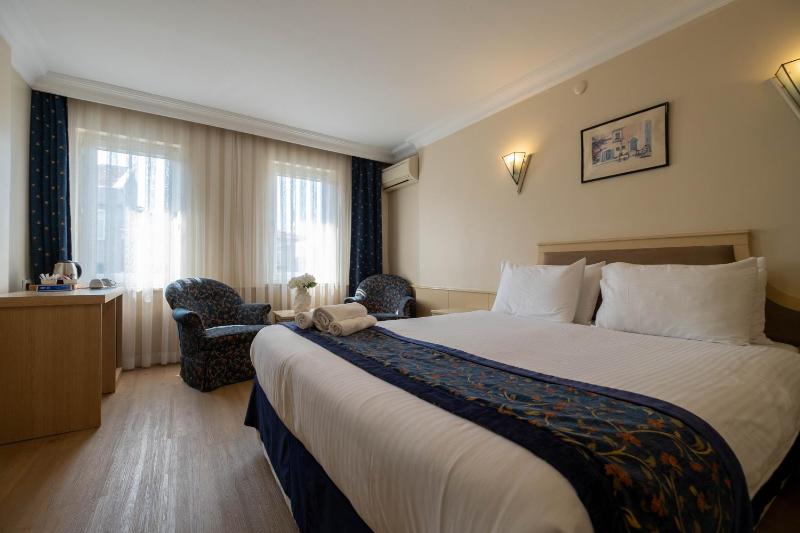 Economy Double Room image 4