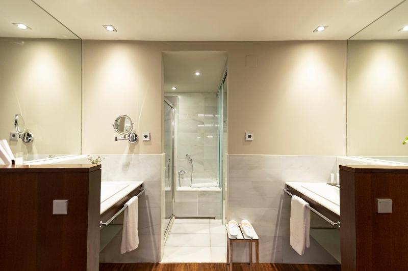 Superior Double or Twin Room image 4