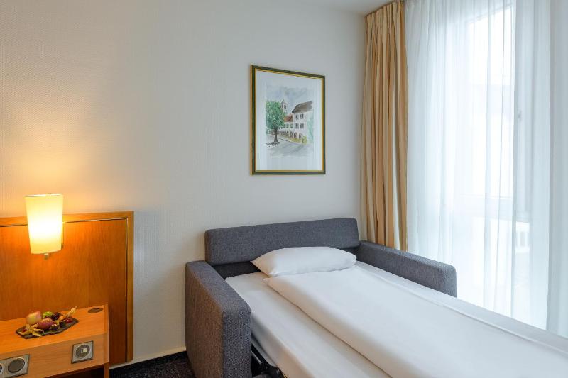 Standard Double Room with Sofa Bed image 3