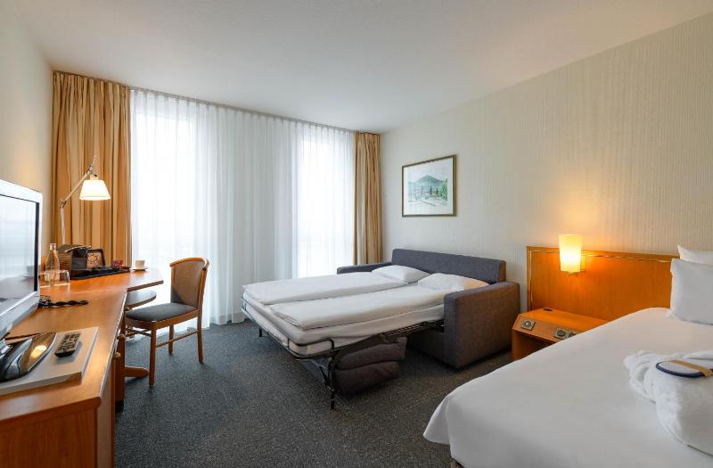 Superior Double Room with Sofa Bed image 3