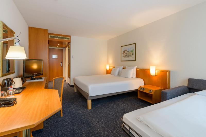 Standard Double Room with Sofa Bed image 2