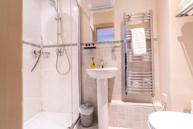Superior Double Room image 4