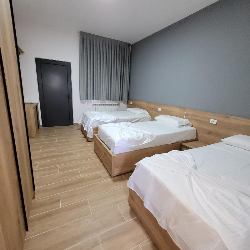 Standard Quadruple Room image 3
