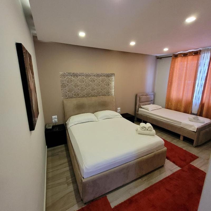 Double Room with Extra Bed image 3