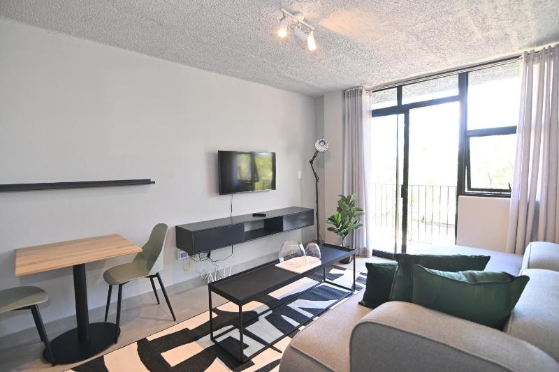 Circa Aparthotel by Totalstay - image 10