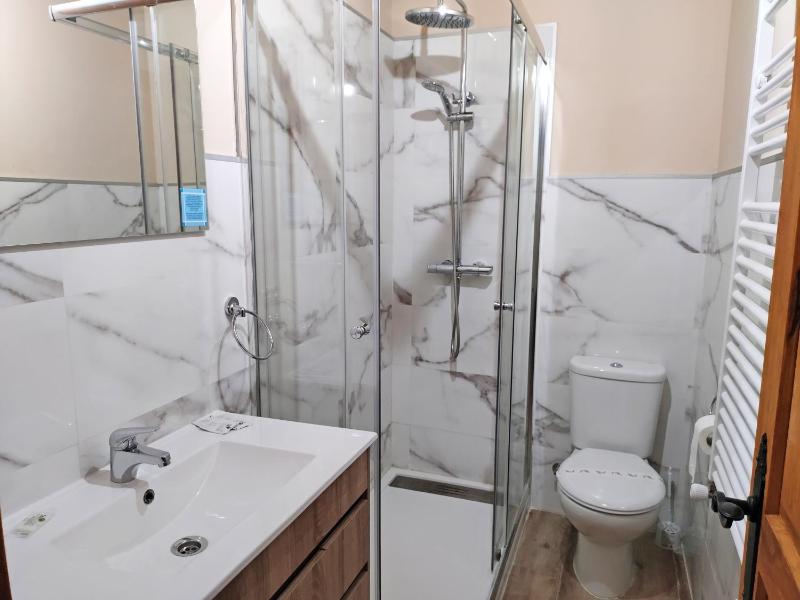 Double or Twin Room image 3