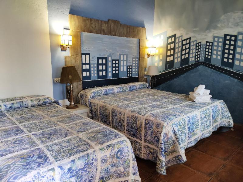 Triple Room image 2