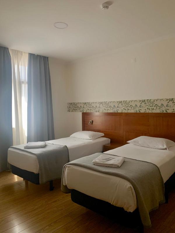Superior Twin Room image 1