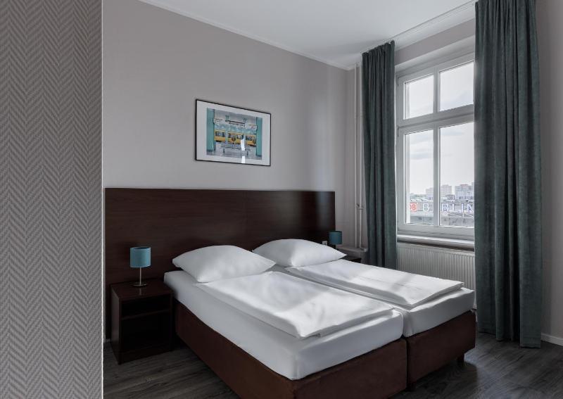 Standard Double or Twin Room image 4