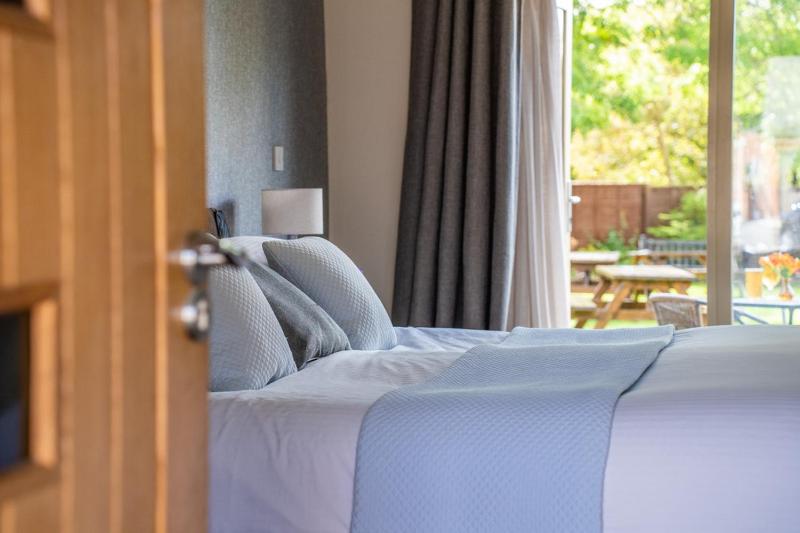Deluxe Double or Twin Room with Garden View image 3