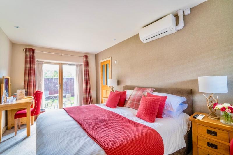 Deluxe Double with Garden View image 4