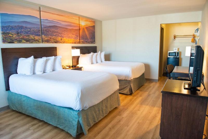 Superior Double Room with Two Double Beds - Non-Smoking image 3