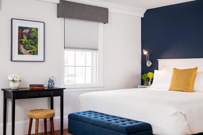 Deluxe Double Room image 2