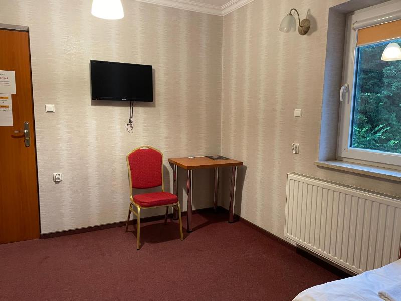 Standard Double Room with Shared Bathroom image 3