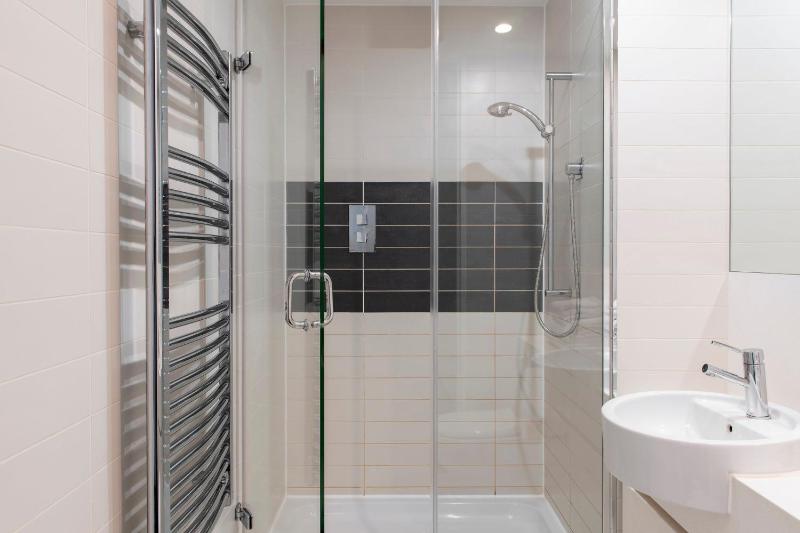 One-Bedroom Apartment image 2