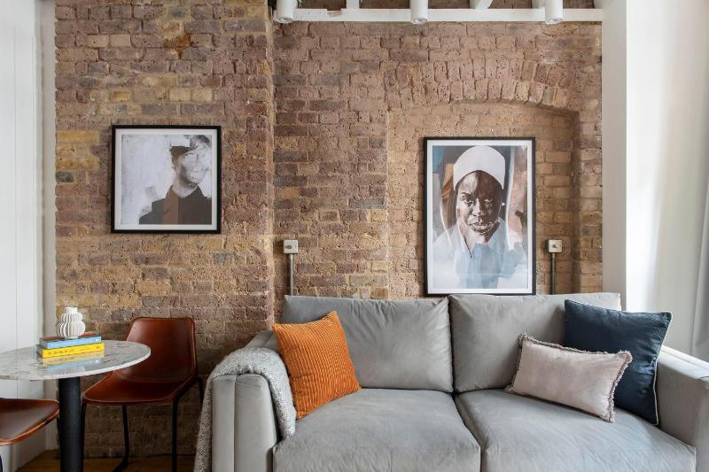 One-Bedroom Apartment image 4