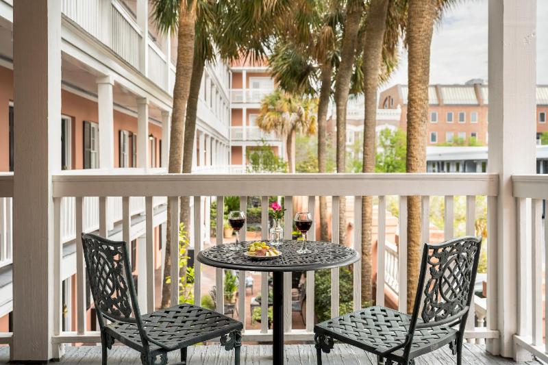 Deluxe Double Room with Balcony image 3