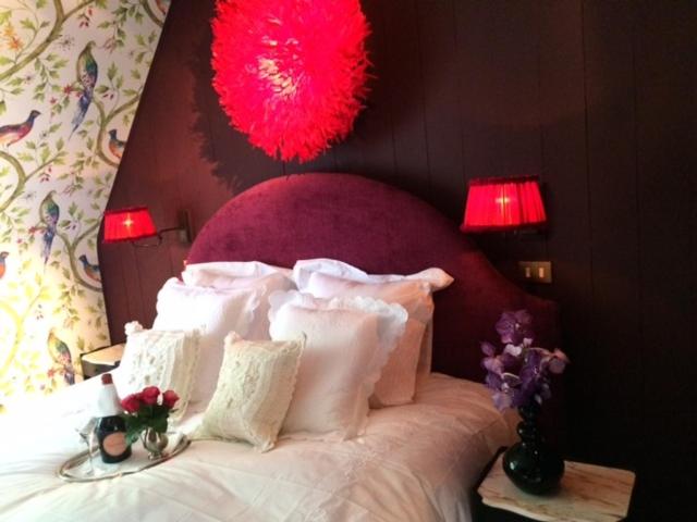 Junior Suite with Canal View image 4