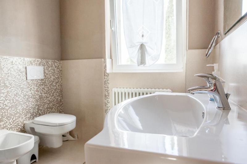 Double or Twin Room image 4