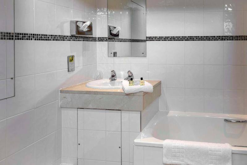 Double Room image 3