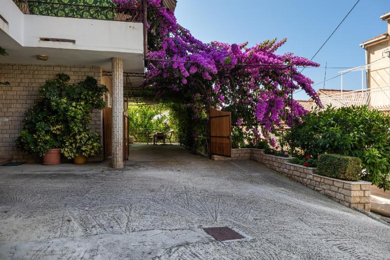 Apartments by the sea Sumpetar Omis - 949 - image 10