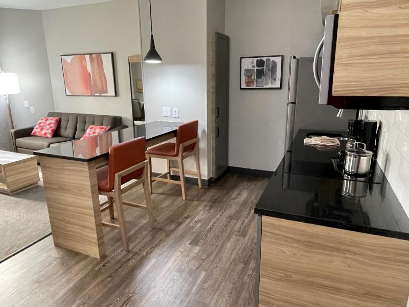 One-Bedroom Suite with Sofa Bed image 2