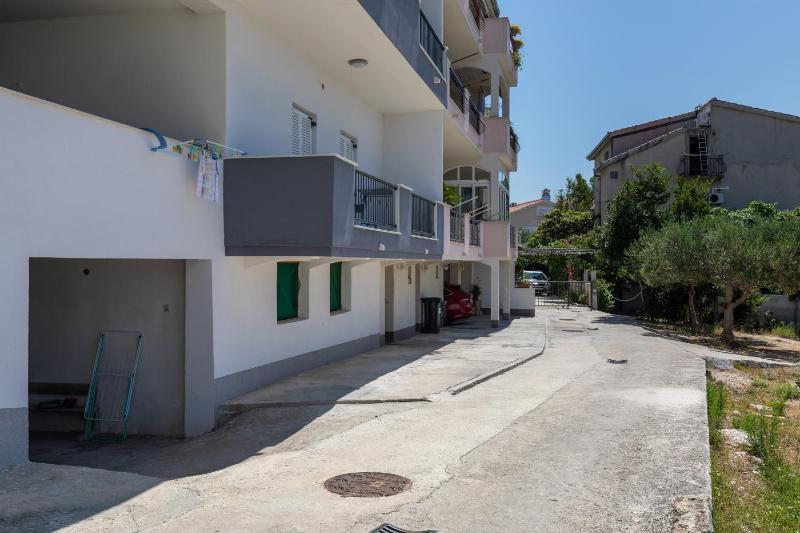 Apartments by the sea Duce Omis - 14587 - image 11