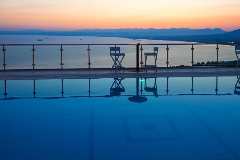 Premium Double Room with Panoramic Sea View image 3