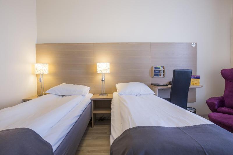 Triple Room with Three Single Beds - Non-Smoking image 4