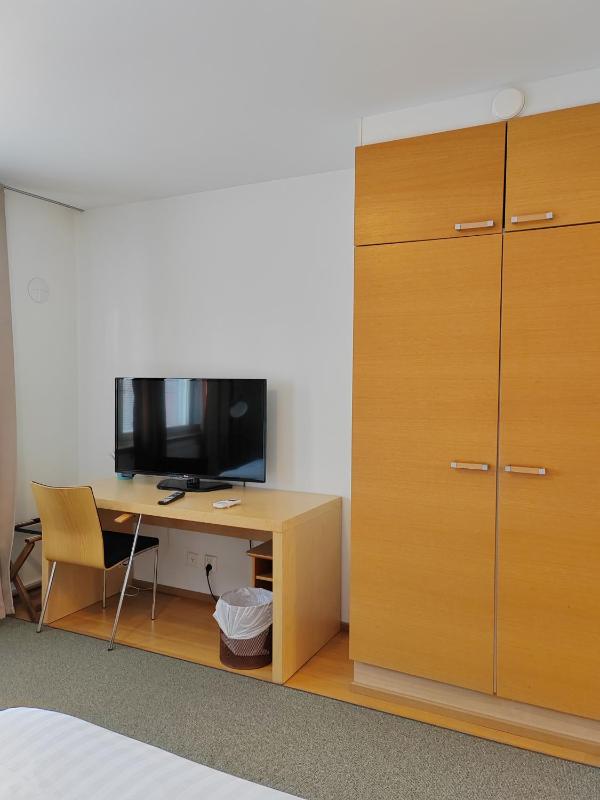 One-Bedroom Apartment image 4