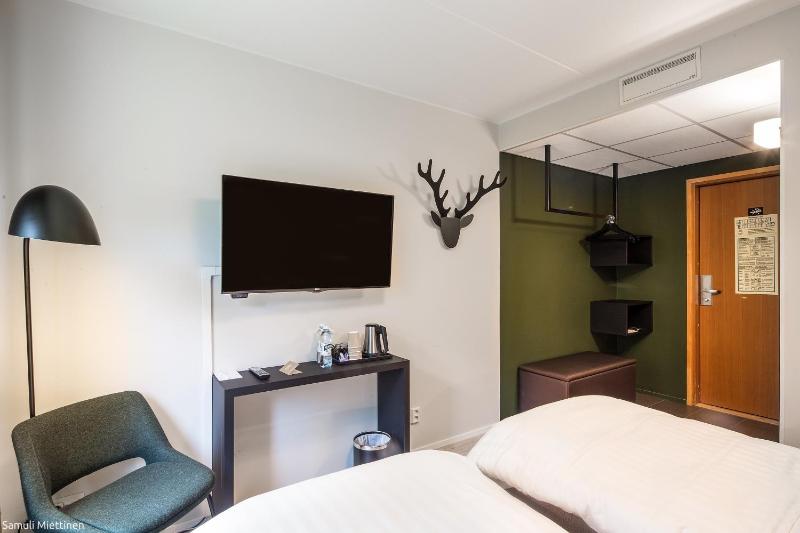 Standard Twin Room image 3