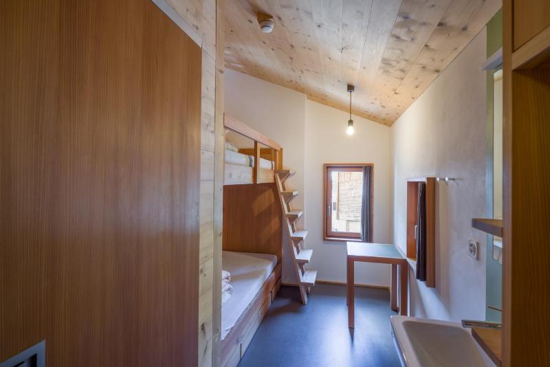 Twin Room with Bathroom image 3