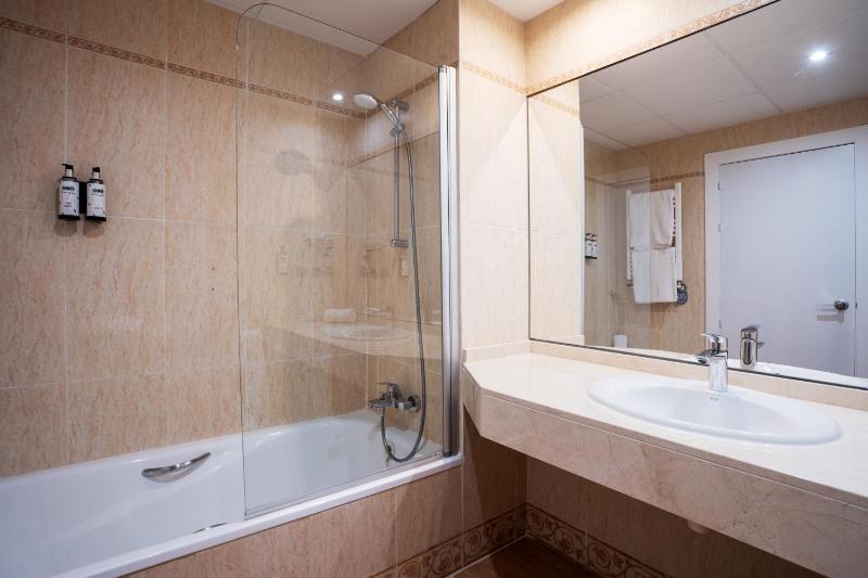 Standard Room with view (2 adults + 1 child) image 2