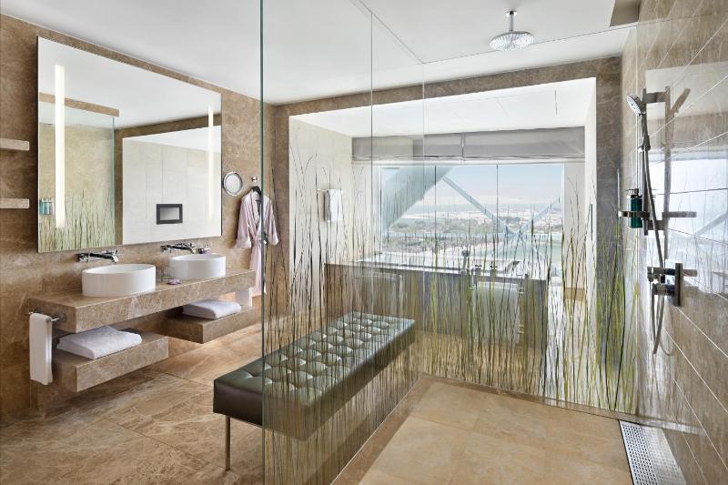 Executive Suite image 4