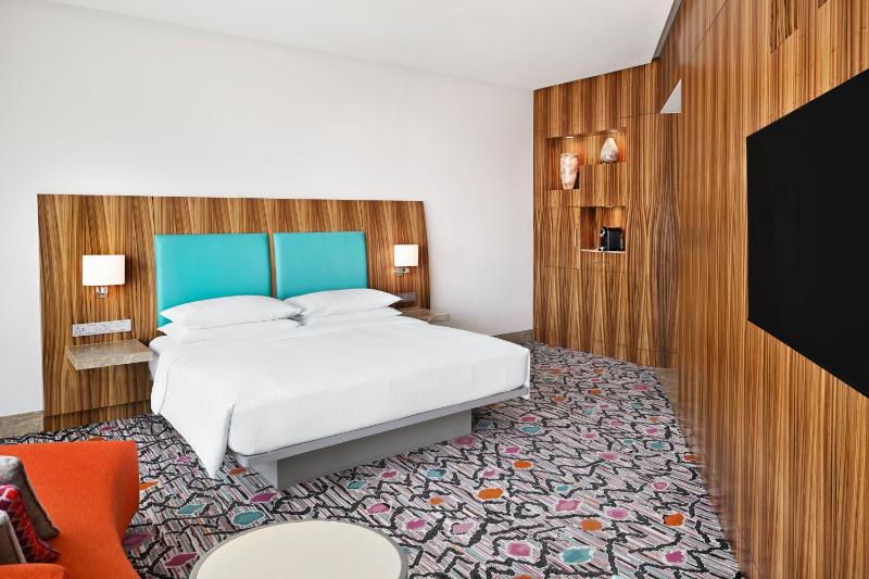 Deluxe King Room image 3