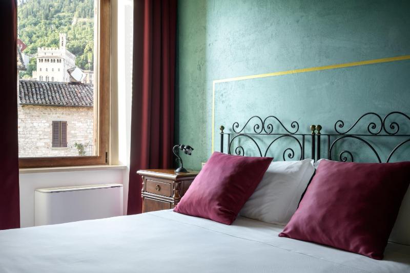Standard Double Room image 3