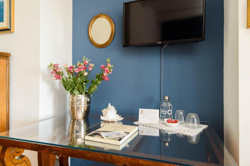 Superior Double Room image 3