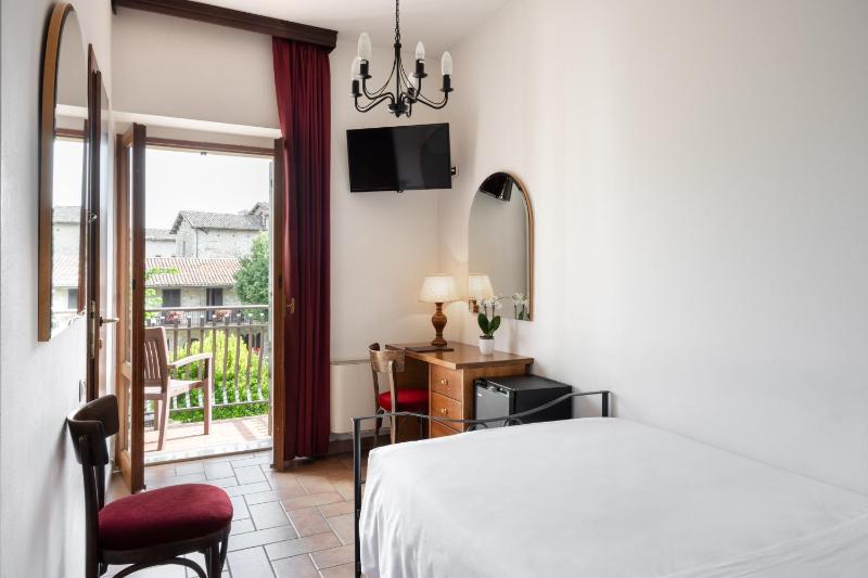 Standard Single Room image 3