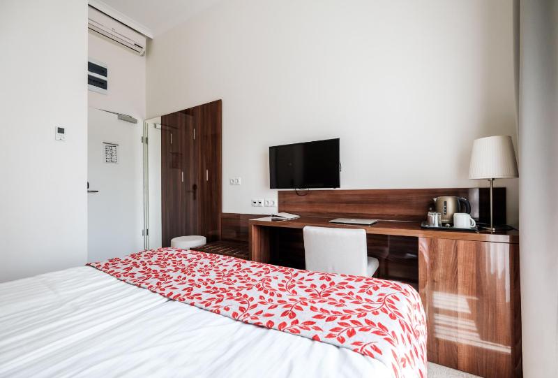 Small Double Room image 3