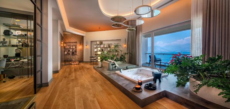 Ocean Suite with Swimming Pool Access image 4